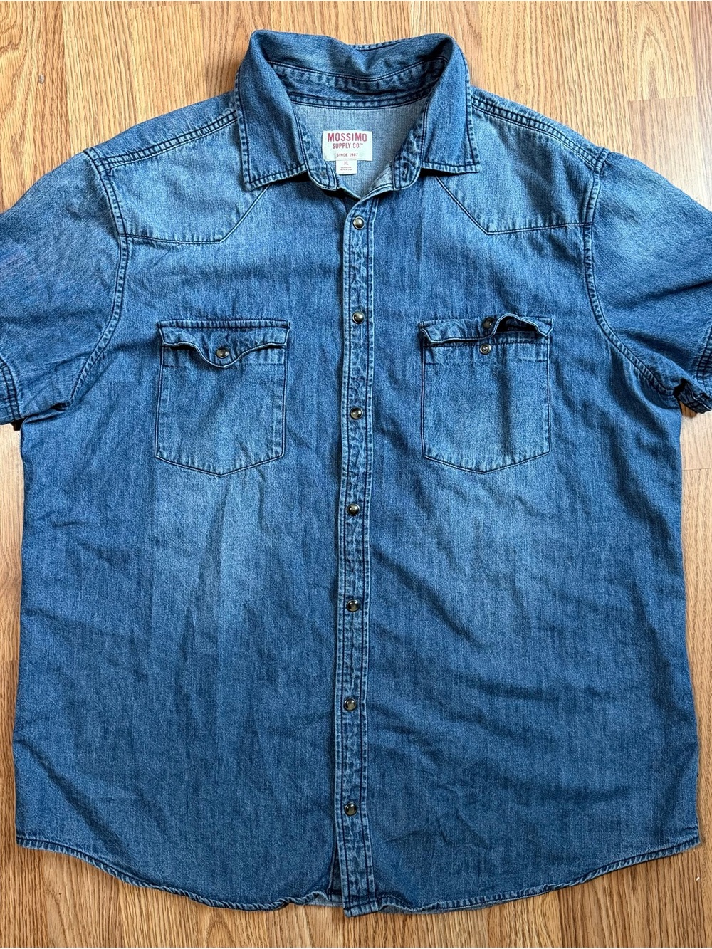 Mossimo Supply Co. Men’s Medium Blue Denim Short-Sleeve Button-Up Shirt